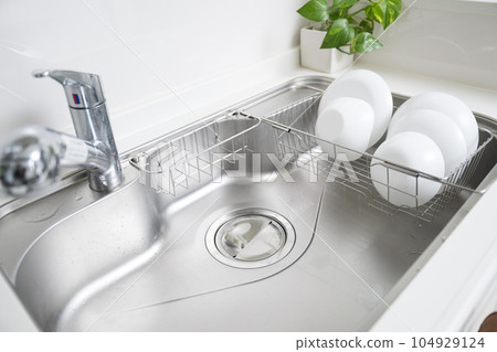 Clean kitchen sink, shiny after cleaning Clean kitchen sink, shiny after cleaning 104929124
