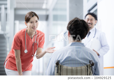 Nurses, caregivers, and physical therapists talking to patients Nurses, caregivers, and physical therapists talking to patients 104929125