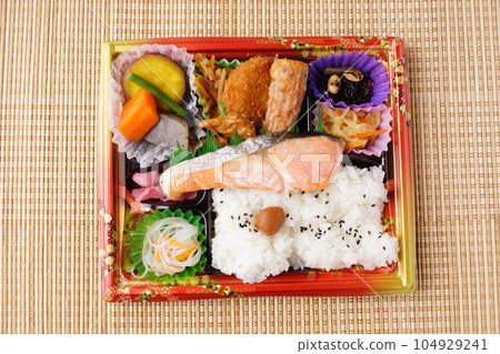 Delicious Japanese-style makunouchi bento 104929241