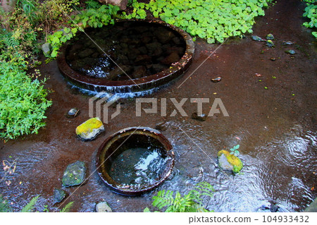 Kakita River spring water in Shizuoka Prefecture: “Wakima” where fresh water is gushing out Kakita River spring water in Shizuoka Prefecture: “Wakima” where fresh water is gushing out 104933432