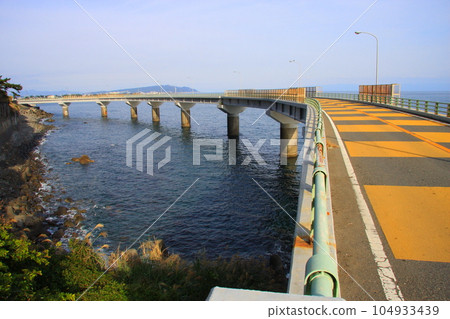 Ishibe Kaikyo Bridge on Okuzure Beach (photographed in 2015) 104933439