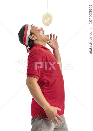 Indonesian men celebrate Indonesian independence day on 17 August with crackers eating competition 104935901