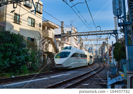 小田急線白色浪漫車廂VSE 104937782