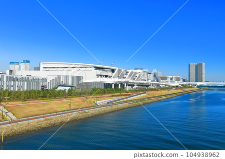 [Tokyo] Toyosu Market under sunny weather (Central Wholesale Market) 104938962