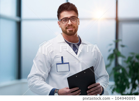 experienced doctor with a folder in his hands l experienced doctor with a folder in his hands l 104940895