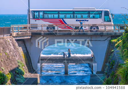 The cityscape of Kamakura, Japan.The Yukiai River flows beside Shichirigahama Station on the Enoshima Electric Railway. It is also a hidden popular spot 104941588