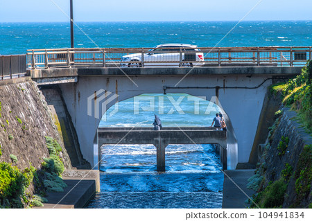 The cityscape of Kamakura, Japan.The Yukiai River flows beside Shichirigahama Station on the Enoshima Electric Railway. It is also a hidden popular spot 104941834
