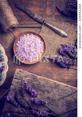 Violet bath salt Violet bath salt 104942264