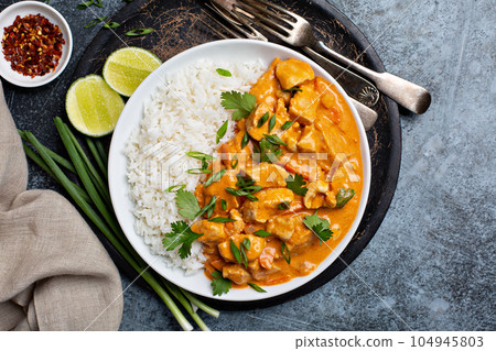 Chicken and cashew red curry 104945803