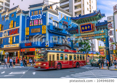 日本橫濱城市景觀 橫濱唐人街朝陽門和赤庫津景觀 日本橫濱城市景觀 橫濱唐人街朝陽門和赤庫津景觀 104946890