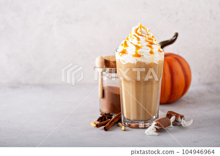 Pumpkin spice latte 104946964