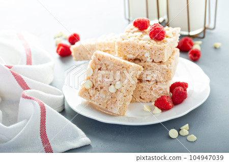 Rice crispy treats 104947039