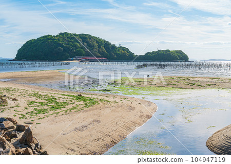 Maejima, an uninhabited island on the Higashihazu Coast <Nishio City, Aichi Prefecture> 104947119