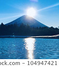 Lucky Photo - New Year's Diamond Fuji and the Path of Light 104947421