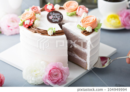 Mothers day cake with flowers 104949994