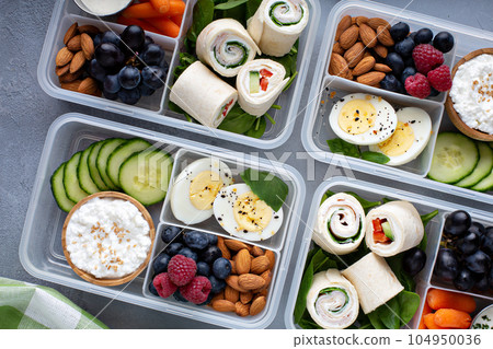 Healthy lunch or snack to go 104950036