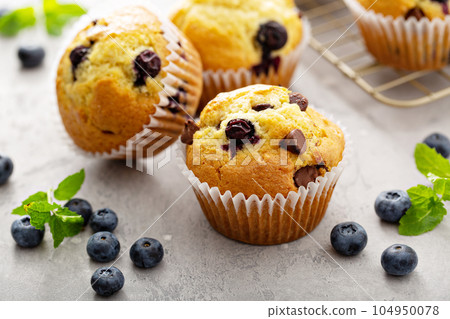Chocolate chip and blueberry muffins 104950078