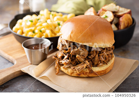 Pulled pork sandwich 104950326