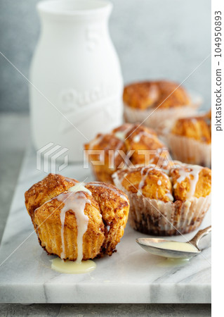 Cinnamon sugar monkey bread muffins 104950893