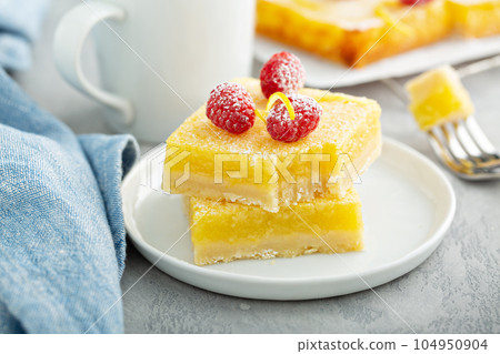 Lemon bar dessert 104950904