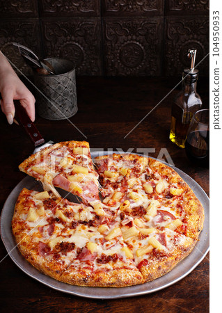 Hawaiian pizza with ham and pineapple 104950933