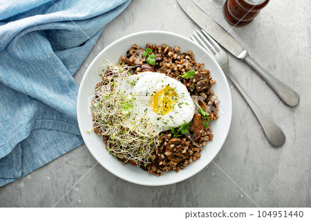Toasted buckwheat with mushrooms 104951440