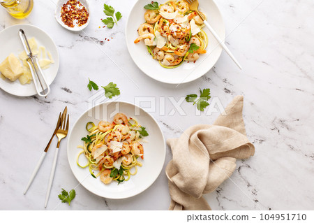 Shrimp and zucchini noodles pasta with parmesan 104951710