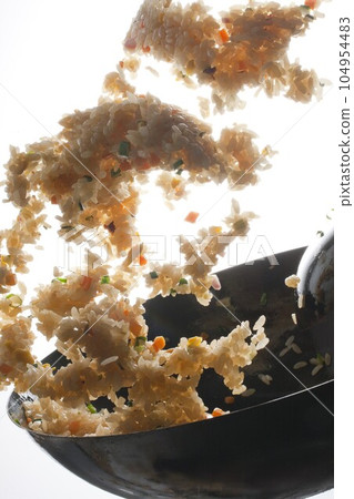 Fry fried rice Fry fried rice 104954483