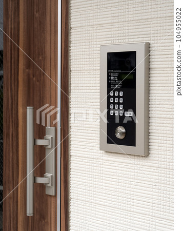 Entrance of the apartment 104955022