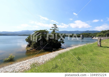 [香川縣] 晴朗的萬野池（日本第一的蓄水池） 104955224