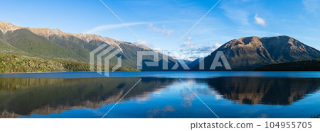 新西蘭尼爾森湖國家公園的羅托伊蒂湖和羅伯特山 新西蘭尼爾森湖國家公園的羅托伊蒂湖和羅伯特山 104955705
