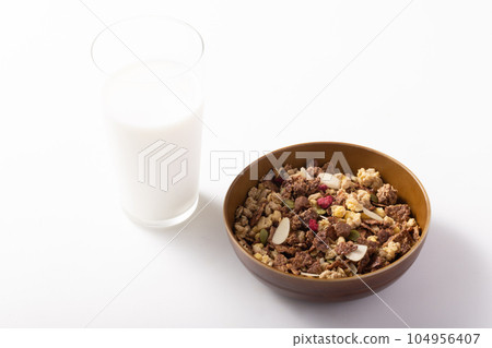 Granola Chocolate & Raspberry 104956407