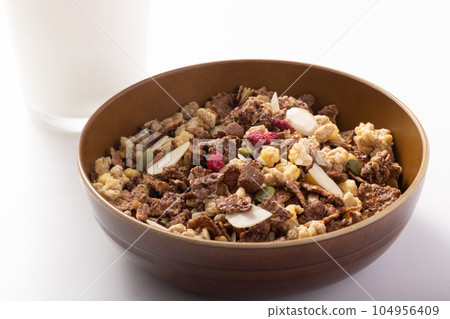 Granola Chocolate & Raspberry 104956409