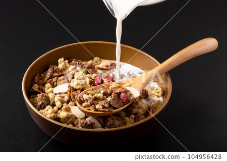 Granola Chocolate & Raspberry Granola Chocolate & Raspberry 104956428