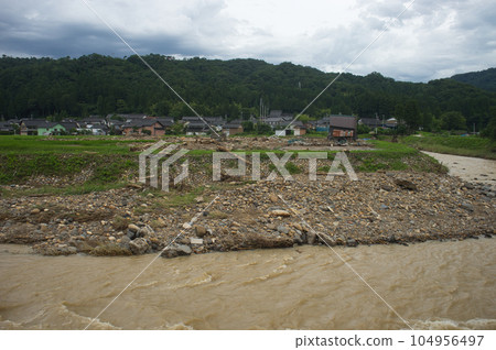 白岩川遭遇大雨後,白岩大橋周邊 白岩川遭遇大雨後,白岩大橋周邊 104956497