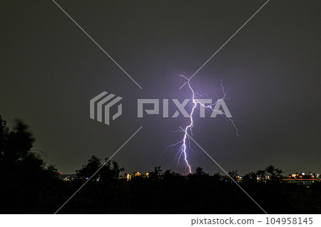 lightning strikes at night 7 104958145