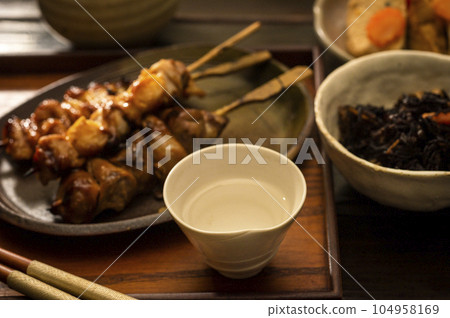 清酒開胃菜和清酒 清酒開胃菜和清酒 104958169