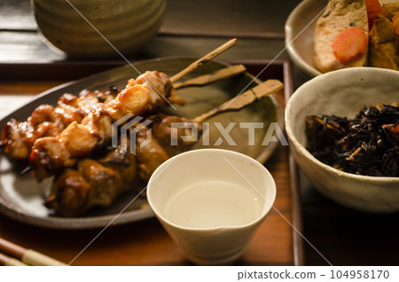 清酒開胃菜和清酒 清酒開胃菜和清酒 104958170