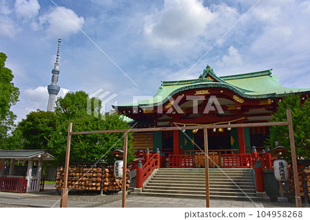 Tokyo Kameido Tenjin Main Shrine and Sky Tree 104958268