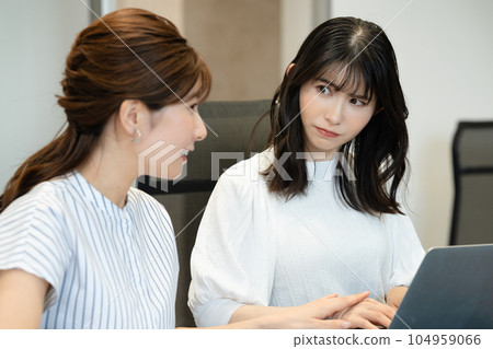 A middle-aged woman who is in a bad mood after being pointed out by a young person at a meeting 104959066