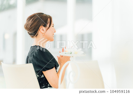 Women of guests, attendees and attendees applauding at a wedding ceremony 104959116