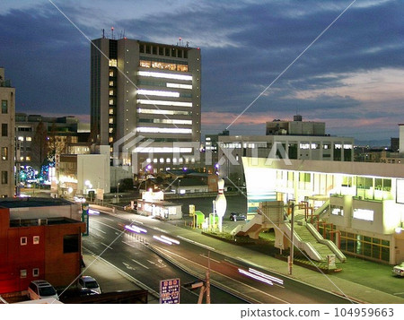 大田區政府大樓和日落（2010年12月） 基於對人類和環境友好的政府大樓的基本理念，對紙張等進行回收利用 104959663