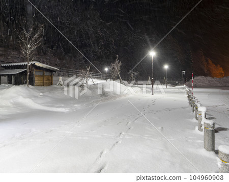 松之木峠停車場持續下雪 104960908