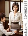 business woman chatting 104962145