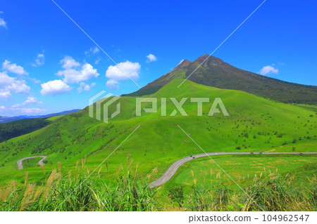 秋天的由布岳（大分縣由布院町） 104962547