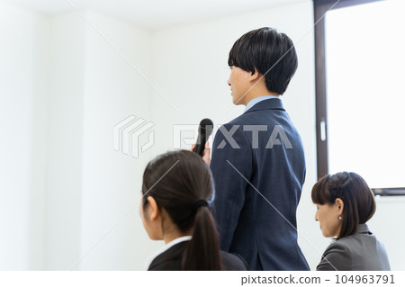 A businessman asking a question at a company / company briefing session / study session / presentation / workshop / seminar A businessman asking a question at a company / company briefing session / study session / presentation / workshop / seminar 104963791