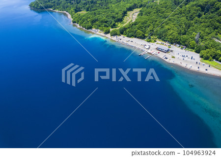 Aerial view of Lake Shikotsu in summer (Poropinai Lake Shikotsu Blue) 104963924