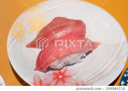 Bluefin tuna lean conveyor belt sushi 104964119