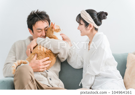 Couples and couples (owners) who keep cats at home Couples and couples (owners) who keep cats at home 104964161