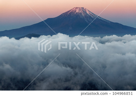 Mt. Fuji and the sea of sunrise as seen from the Tanzawa-Kotodo-maru Mt. Fuji and the sea of sunrise as seen from the Tanzawa-Kotodo-maru 104966851